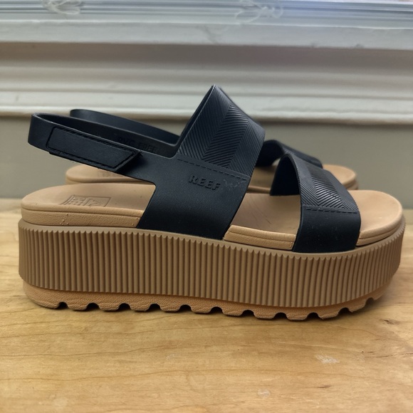 Reef Black and Tan Platform Sandals with Chunky Sole - Picture 1 of 6